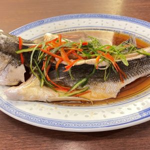 例）予算4000円でお祝い用の丸ごと1尾の魚蒸しを作ってほしい。